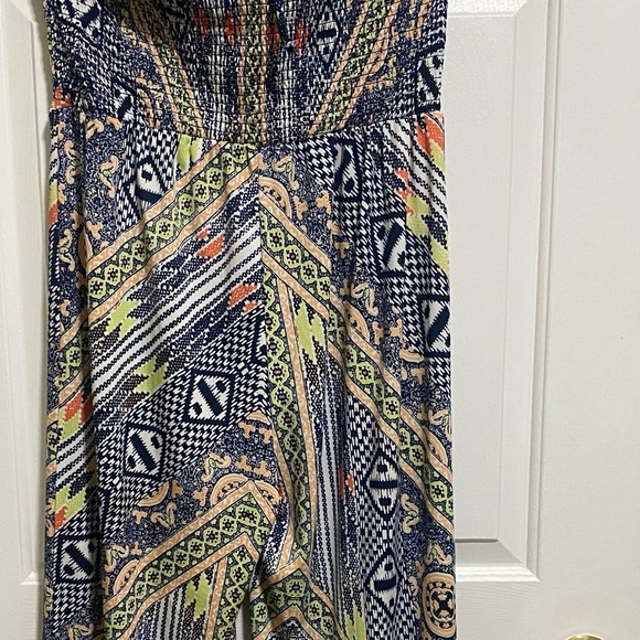 Super cute Boho look Aztec like print halter wide leg jump suit.  Size 2x - Picture 2 of 6